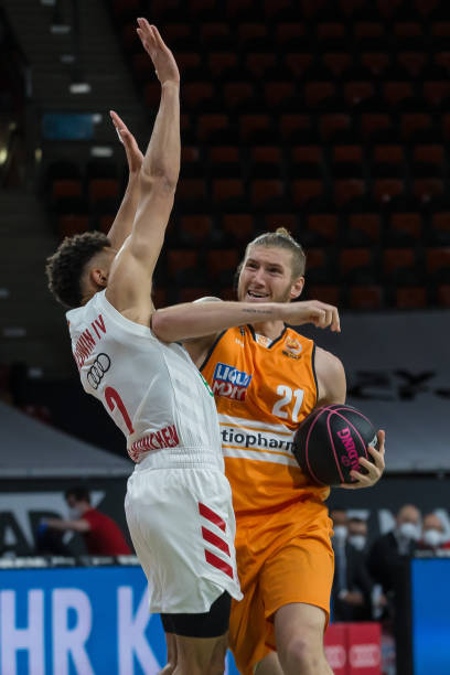 侵略性与历 侵略性与历