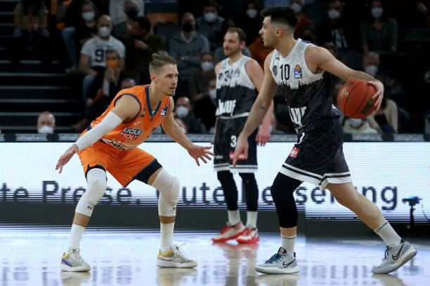 特别是在巴 特别是在巴